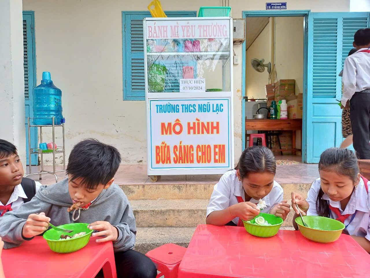 LIÊN ĐỘI THCS NGŨ LẠC: LAN TỎA MÔ HÌNH BỮA SÁNG CHO EM NĂM HỌC 2024 – 2025