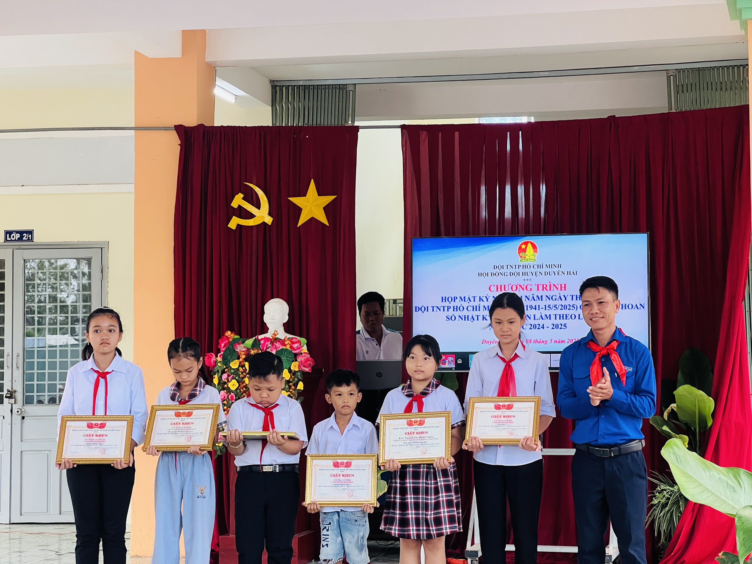 TỔ CHỨC CHƯƠNG TRÌNH KỶ NIỆM 84 NĂM NGÀY THÀNH LẬP ĐỘI TNTP HỒ CHÍ MINH (15/5/1941-15/5/2025) GẮN LIÊN HOAN SỔ NHẬT KÝ ĐỘI VIÊN LÀM THEO LỜI BÁC NĂM HỌC 2024 – 2025
